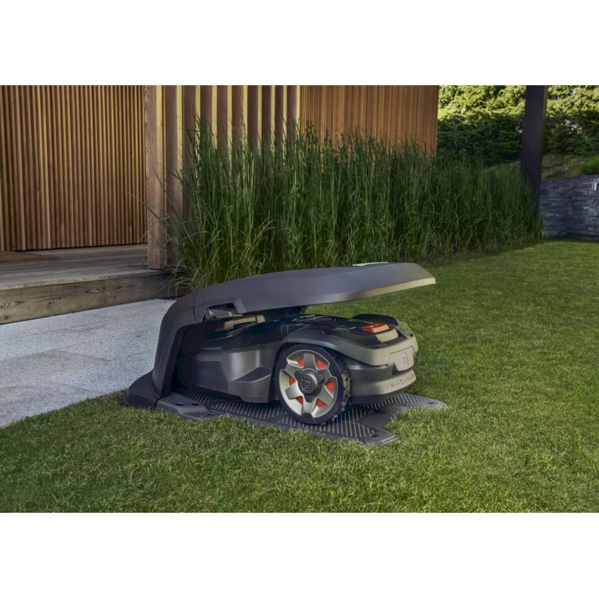 Garažas „Automower® AWD modeliams“ 1 Garažas „Automower® AWD modeliams“ 1
