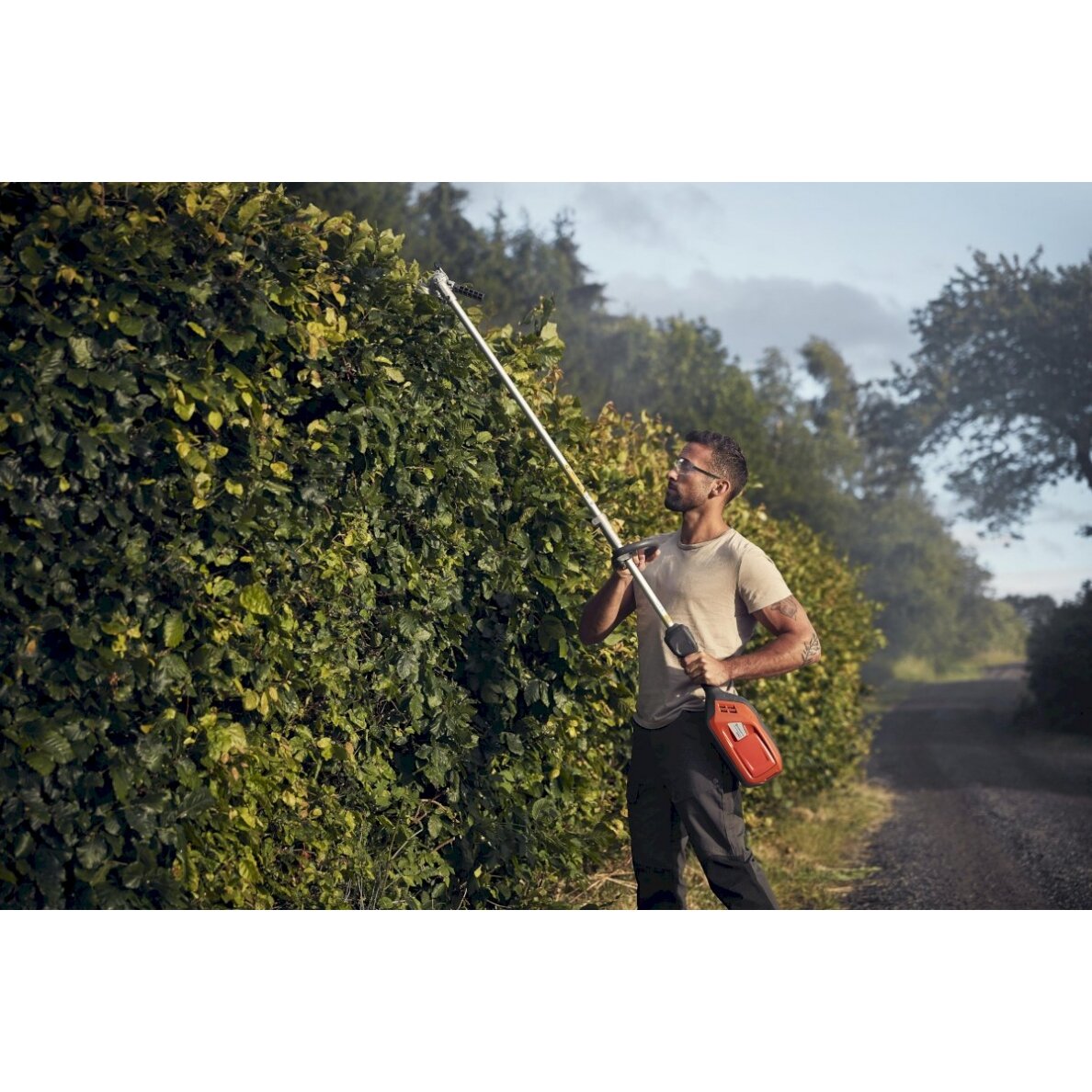 HUSQVARNA 325iLK su žoliapjovės priedu 3 HUSQVARNA 325iLK su žoliapjovės priedu 3