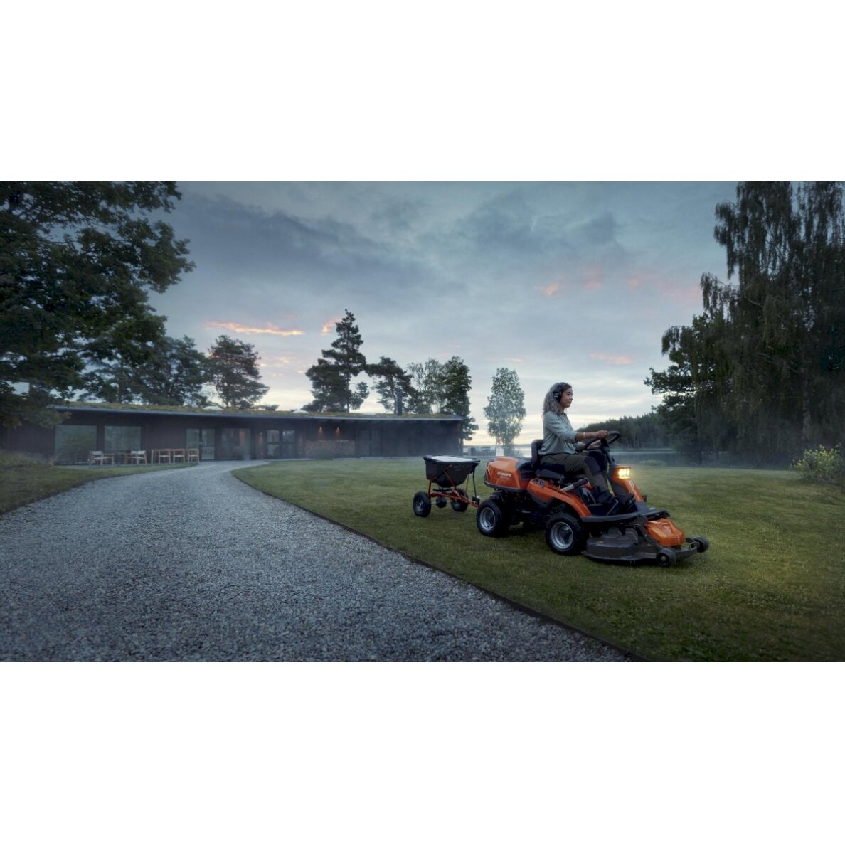 HUSQVARNA R 216T AWD 3 HUSQVARNA R 216T AWD 3